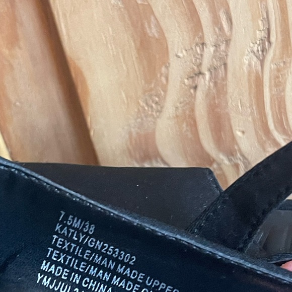 BCBGGeneration Black Embellished Bow Slingback
Flats Size 7.5 NWOB - Picture 4 of 5